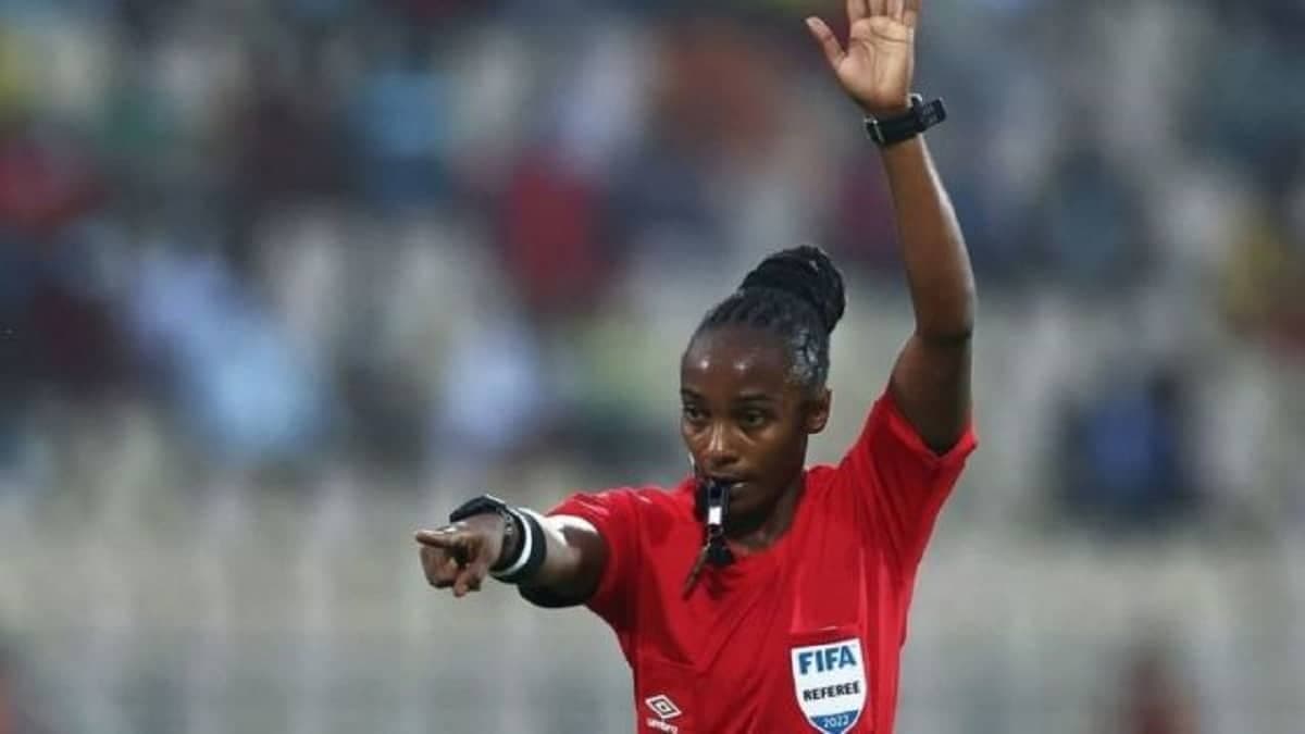 L'arbitre rwandaise Salma Mukan­sanga