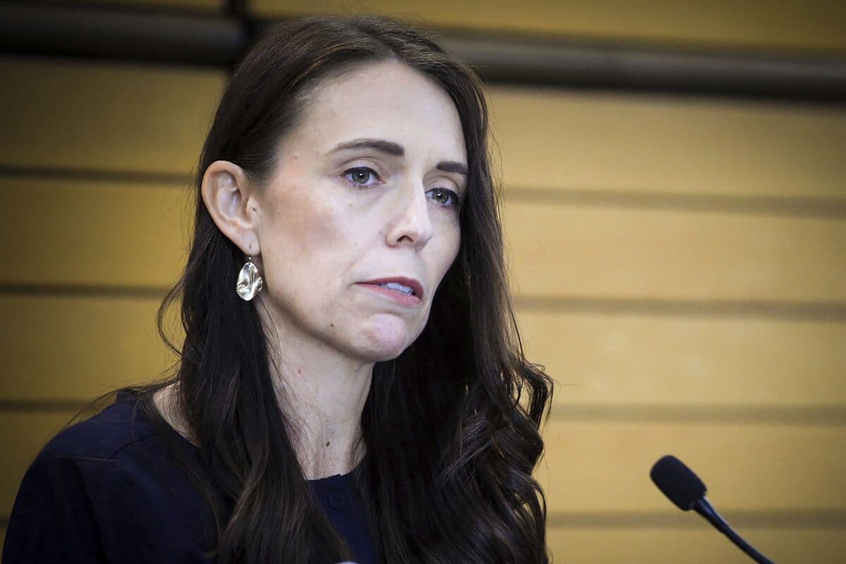 Démission de Jacinda Ardern, Première ministre de Nouvelle-Zélande, en contexte politique.