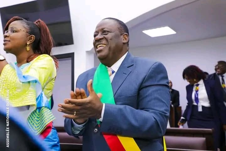 Louis Vlavonou s'exprime sur sa réélection au Parlement du Bénin, surpris par le résultat.