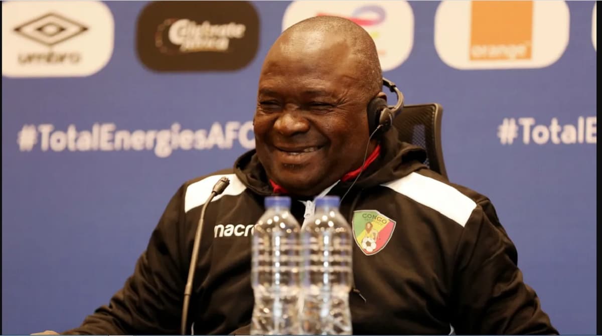 L’entraÃ®neur du Congo U20 , Marié Joseph Madienguela