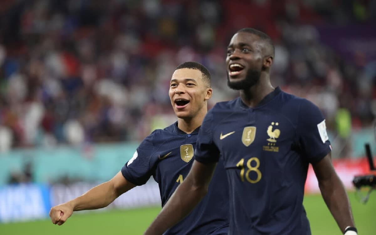 Kylian Mbappé et Dayot Upamecano en équipe de France