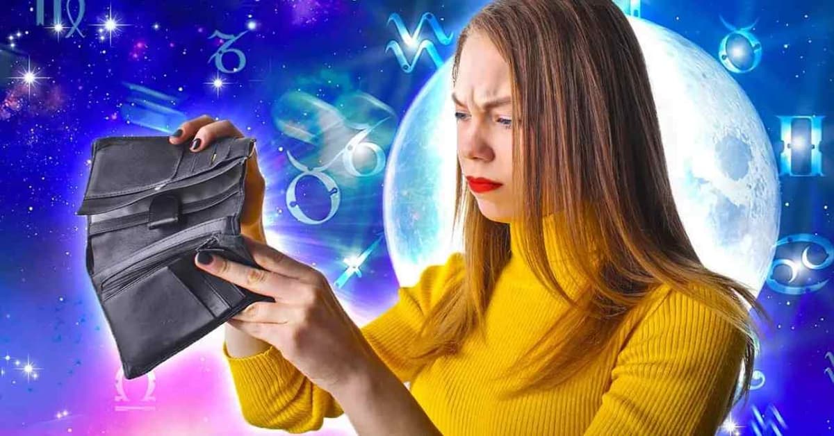 une femme en train de fouiller son porte monnaie