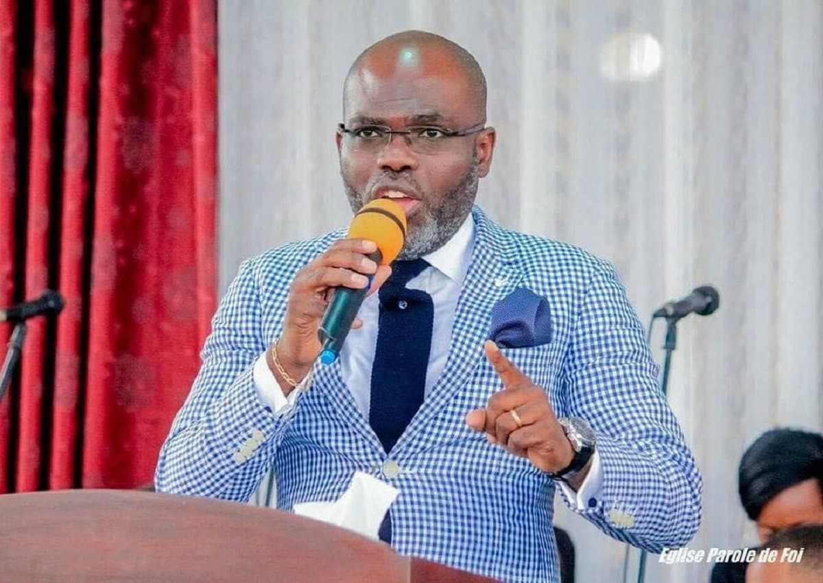 Prophète Francis Ngawala : «Â Il faut éviter de faire l’amour dans le noir »