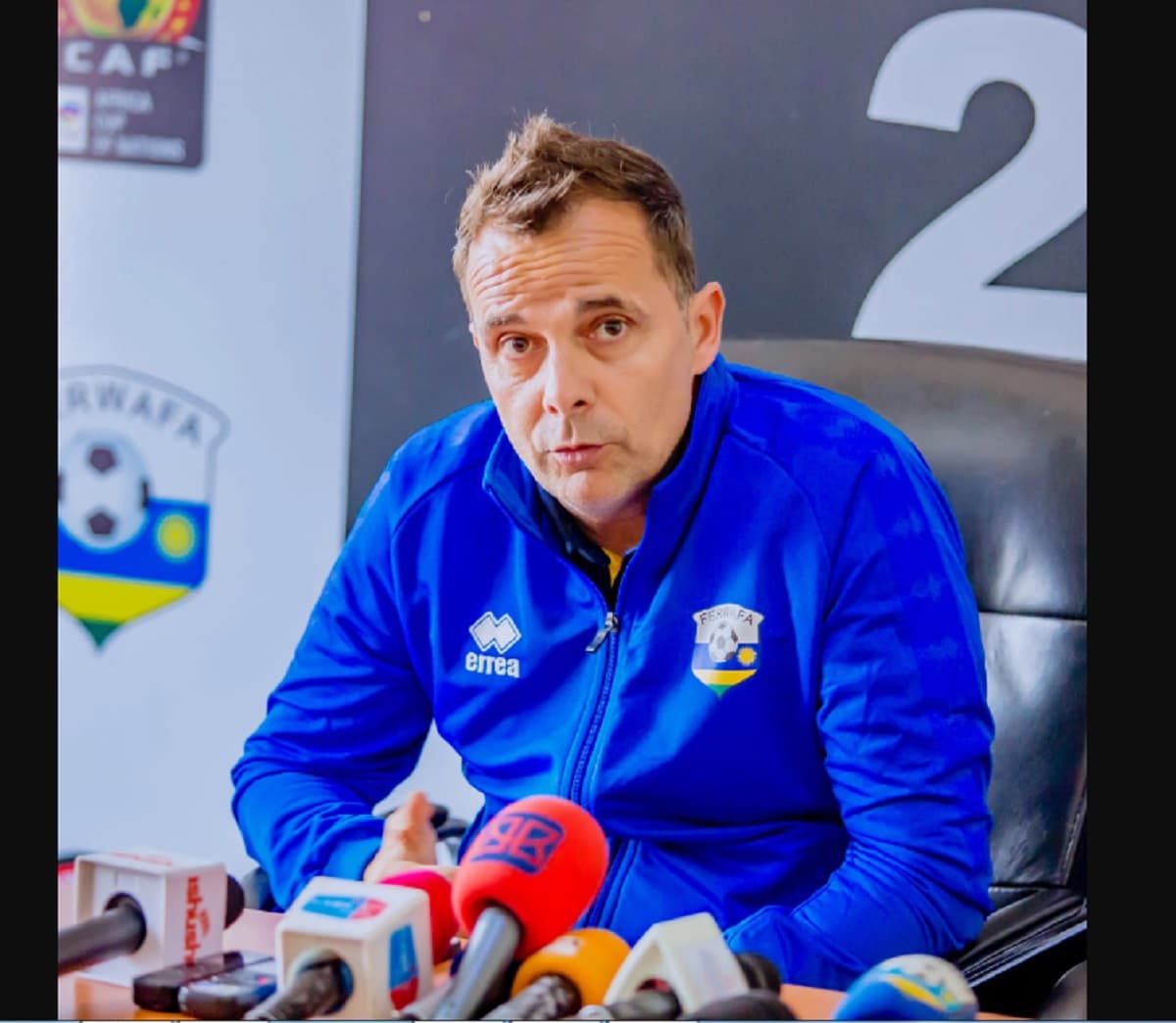 Le sélectionneur du Rwanda, Carlos Ferrer