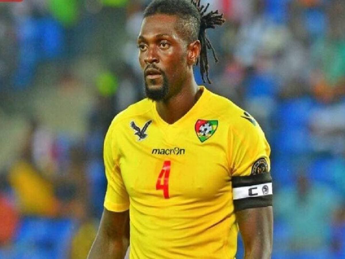 Emmanuel Adebayor avec le maillot du Togo