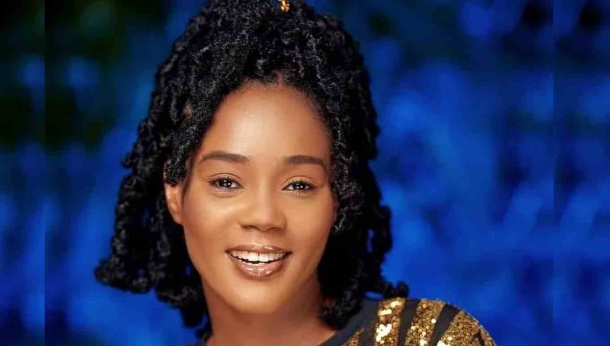 La chanteuse togolaise Almok FB