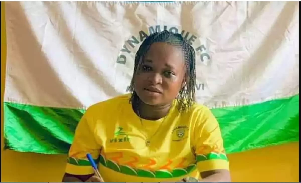 Cathérine Zinsou signe au FC Dynamique