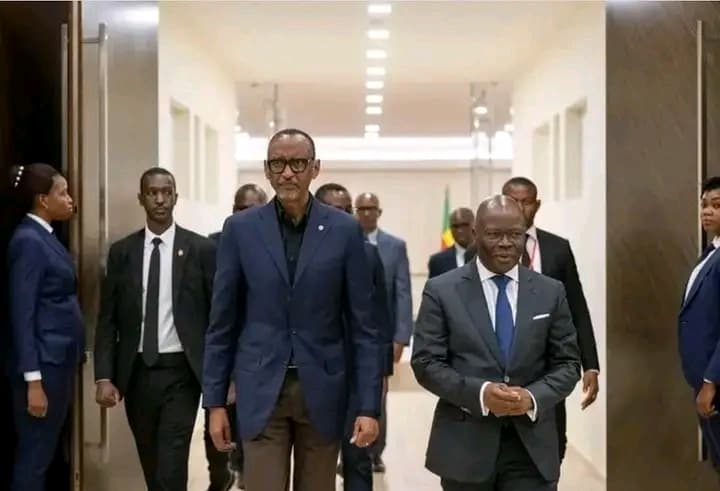 Le président Paul Kagame arrive à Cotonou pour des discussions diplomatiques.