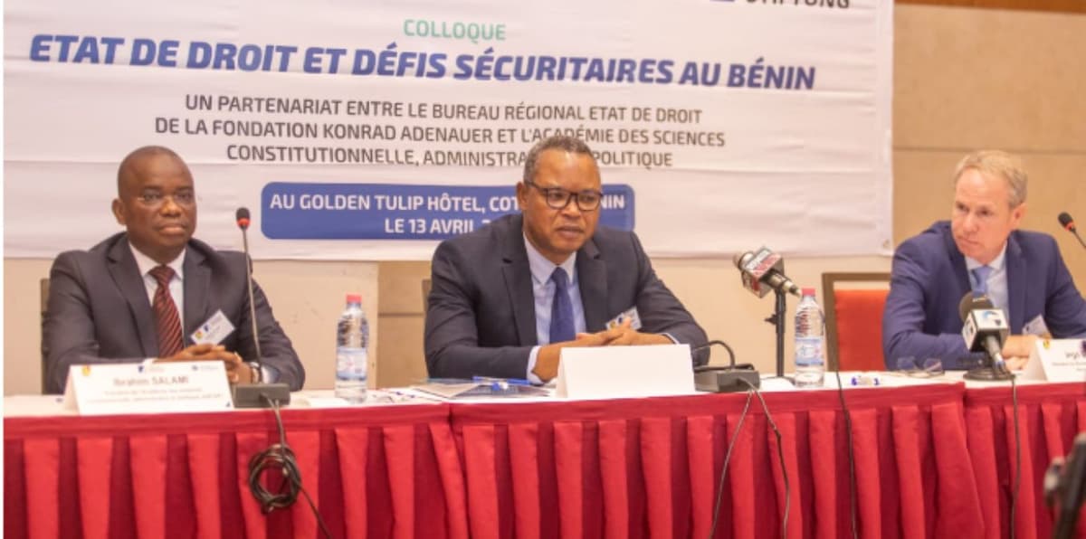 Colloque sur "l'Etat de droit et défi sécuritaire"