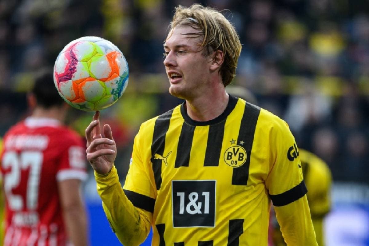 Julian Brandt avec le maillot de Dortmund