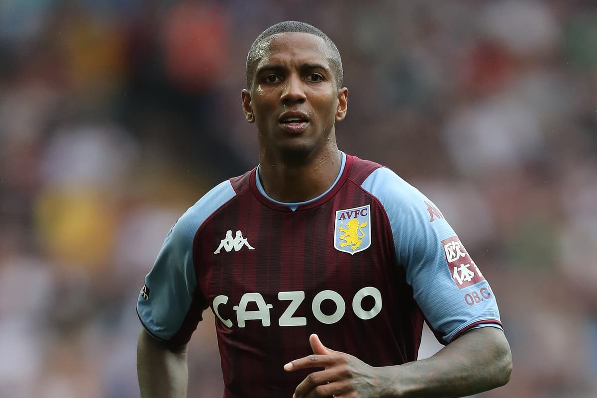 Ashley Young sous le maillot d'Aston Villa