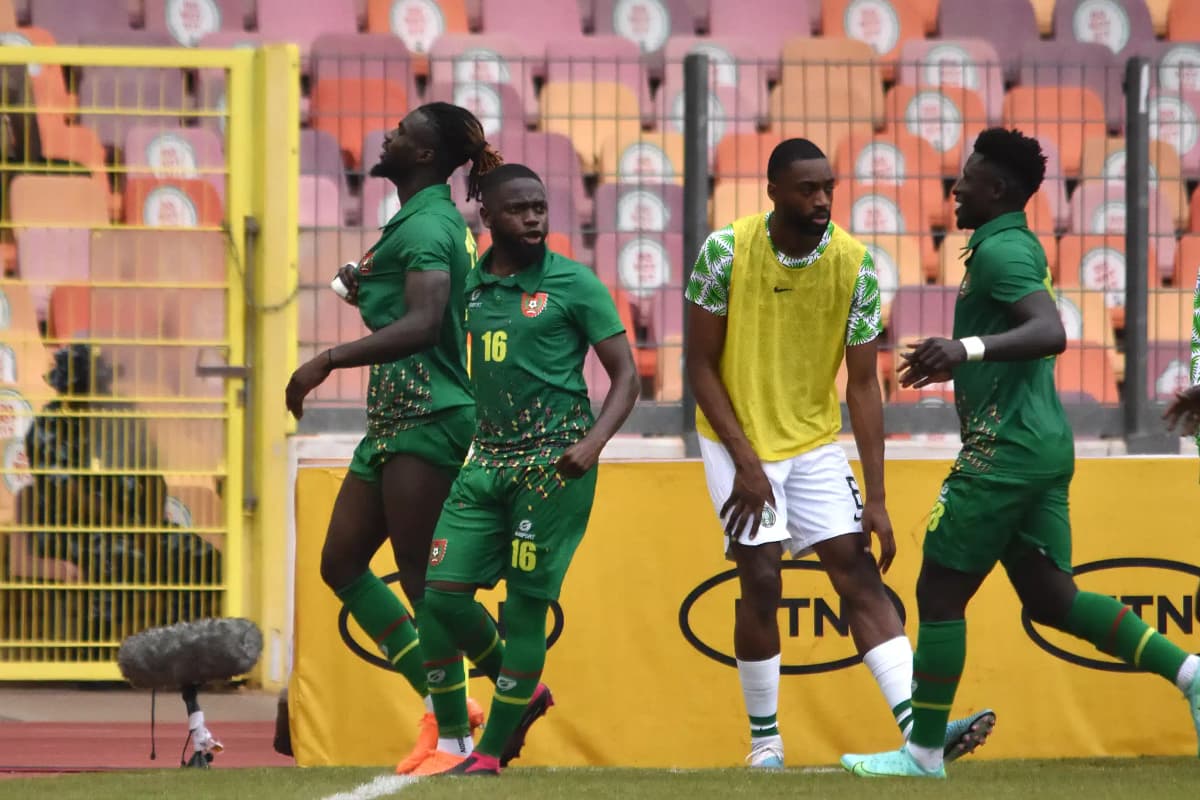 Des joueurs de la Guinée-Bissau célèbrent leur but face ç Sao Tome et Principe