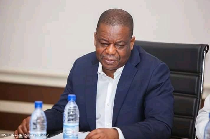 Mathurin de Chacus, président de la Fédération béninoise de football, lors d'une conférence.