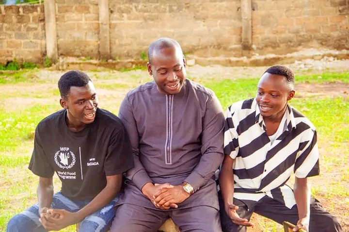 Bénin: le ministre Oswald Homeky échange avec Gros et Métis