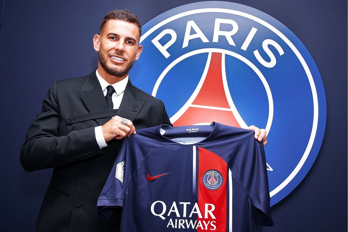 Lucas Hernandez avec le maillot du PSG