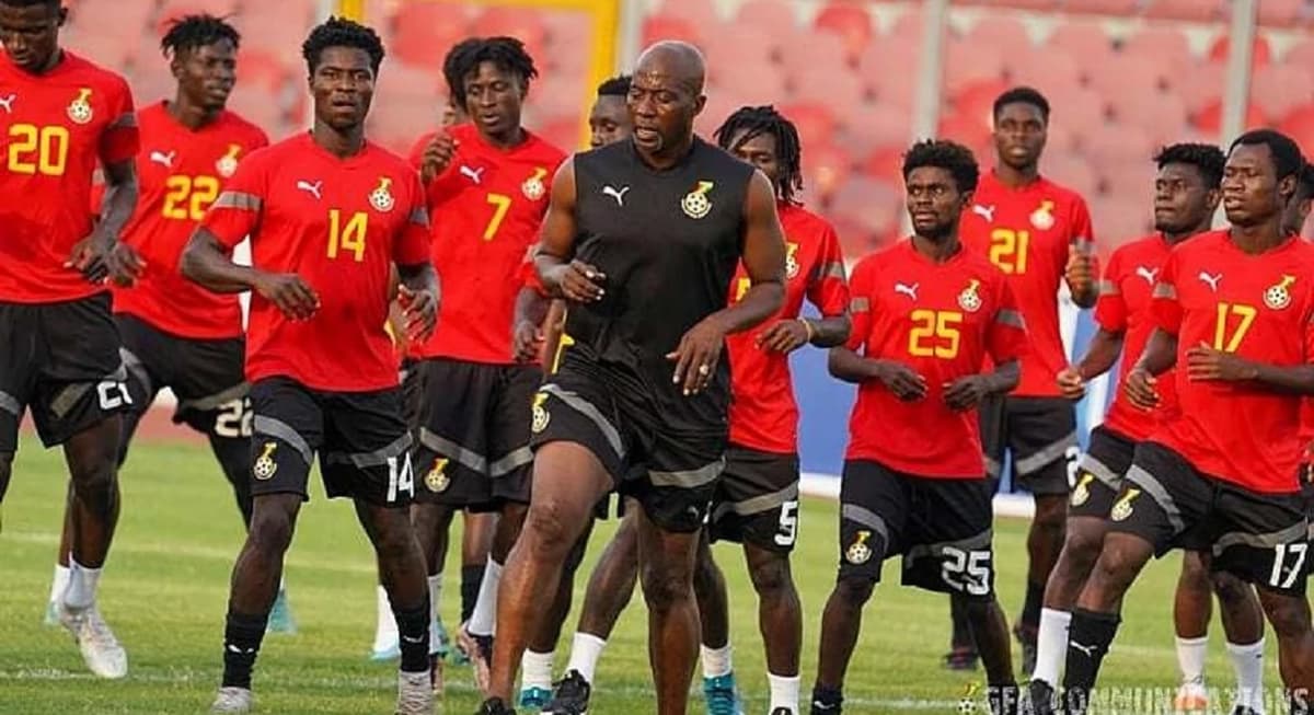 Ibrahim Tanko, sélectionneur des U23 du Ghana et ses joueurs
