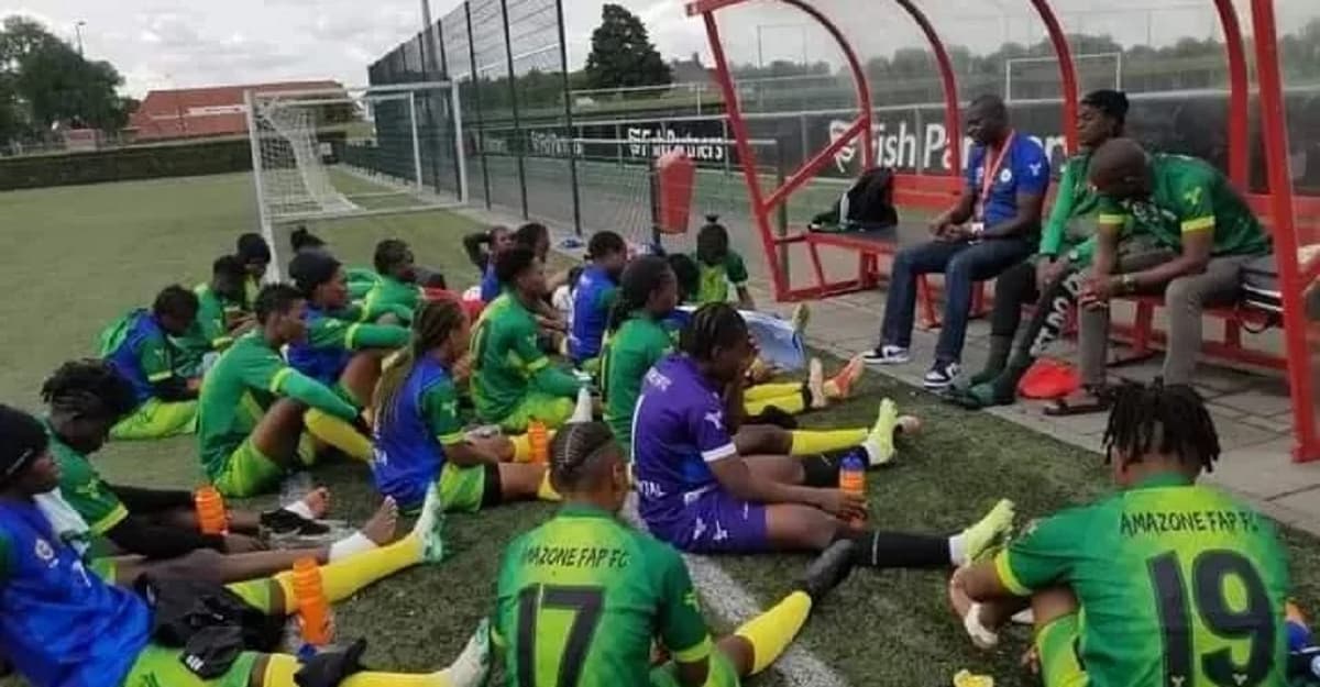 Des joueuses de l'équipe militaire de football du Cameroun