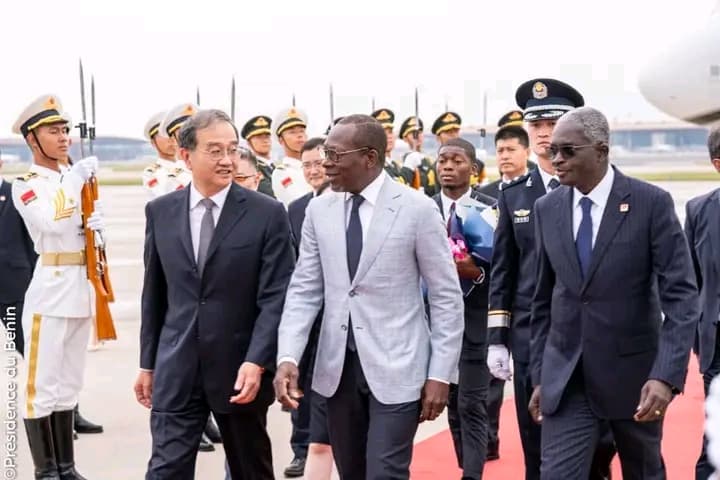 Arrivée du président Patrice Talon en Chine pour des discussions diplomatiques.