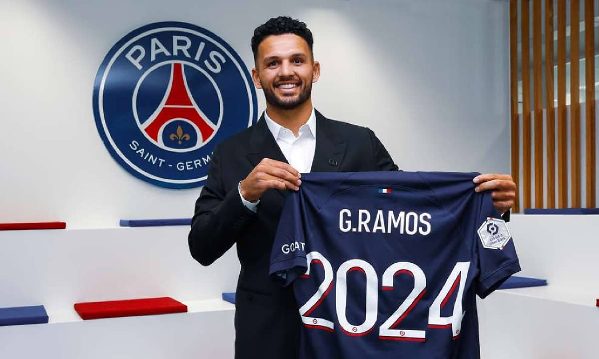 Gonçalo Ramos avec le maillot du PSG