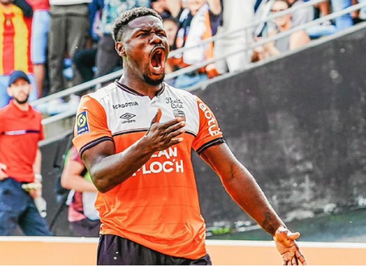 L'attaquant éninois Tosin Aiyegun