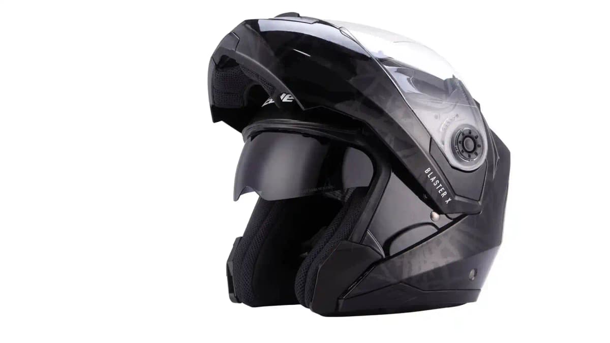 Que faut-il regarder dans une visière de casque de moto ?