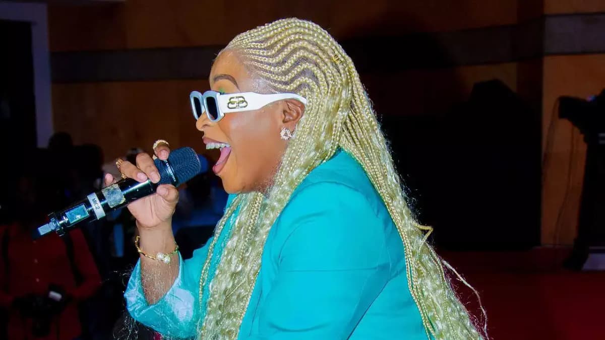 Sessimè, artiste chanteuse béninoise @ FB