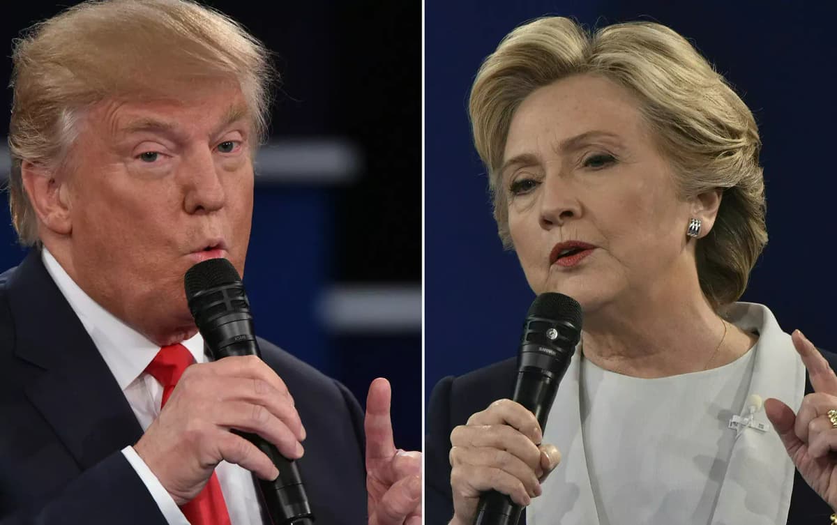 Donald Trump et Hillary Clinton lors du deuxième débat présidentiel Ã  l'université de Washington Ã  St. Louis, Missouri, en octobre 2016.Photographe : Paul J. Richards/AFP/Getty Images