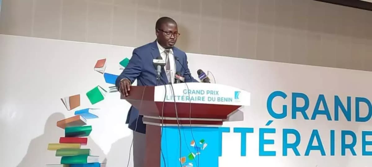 Teddy Gandigbé, lauréat du Prix du journaliste chroniqueur littéraire 2023 du Bénin