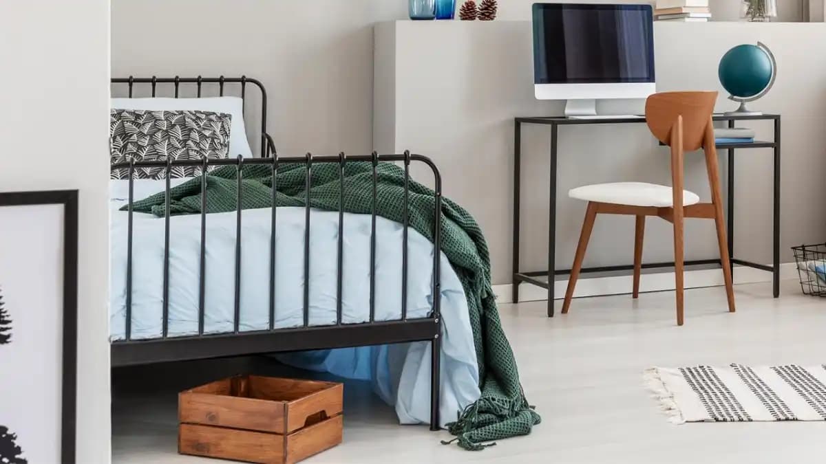 Bon à  savoirÂ : ces objets qu’il faut éviter de ranger sous le lit