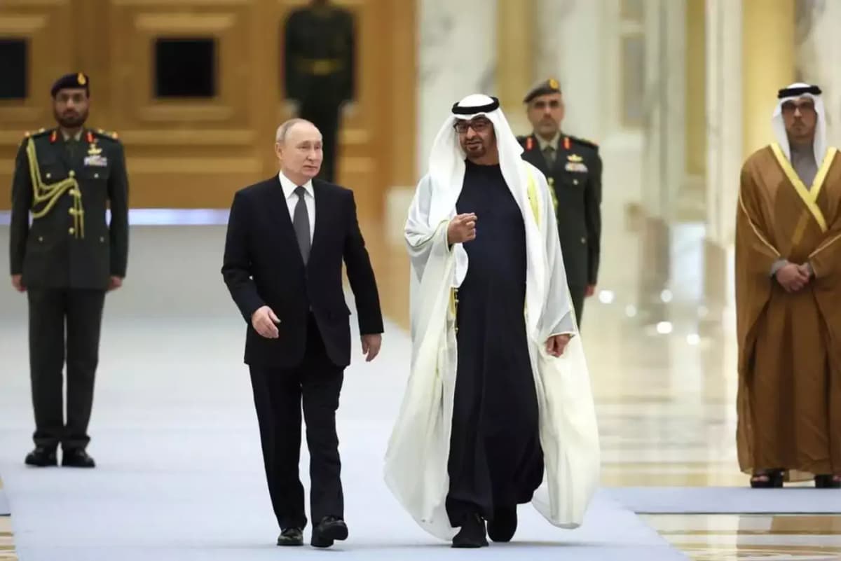 Sergei Savostyanov, Sputnik, Kremlin Pool Photo via APLe président émirati Cheikh Mohammed bin Zayed Al Nahyan, et son homologue russe Vladimir Poutine, Ã  Abu Dhabi, aux Émirats arabes unis, mercredi 6 décembre 2023