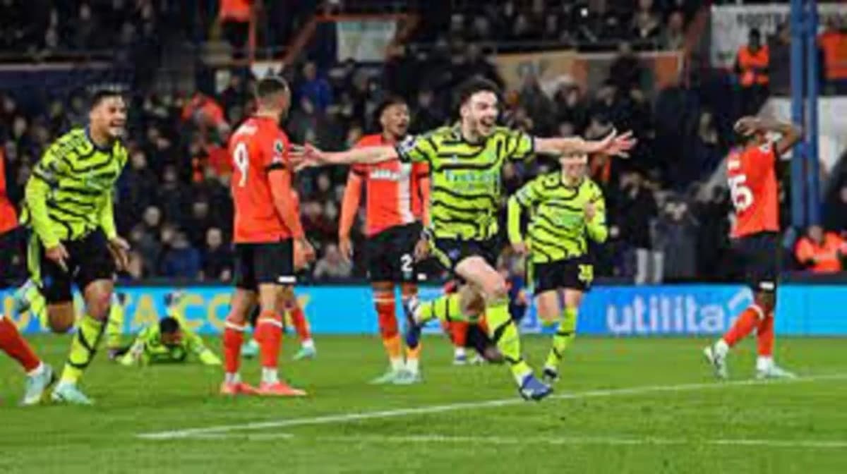 Des joueurs d'Arsenal et Luton Town