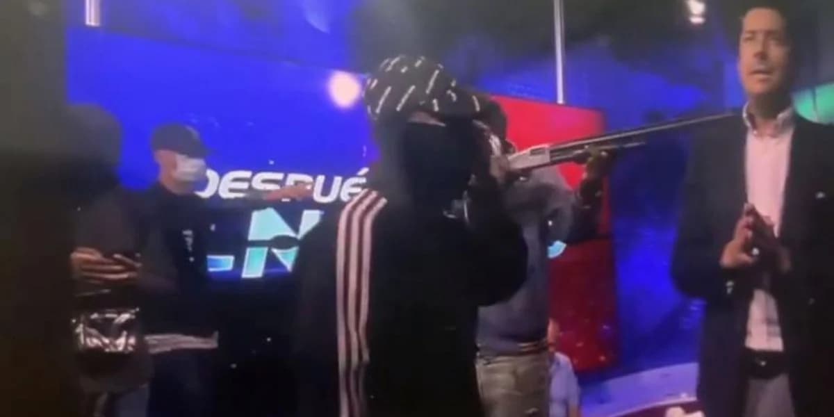 Attaque d'un plateau de télévision en Équateur par des hommes armés.