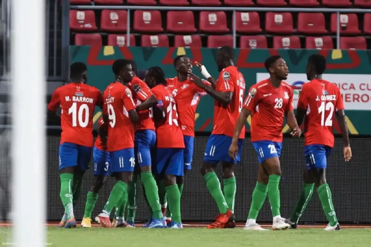 Les joueurs gambiens célèbrent leur victoire face Ã  la Mauritanie lors de la CAN 2022