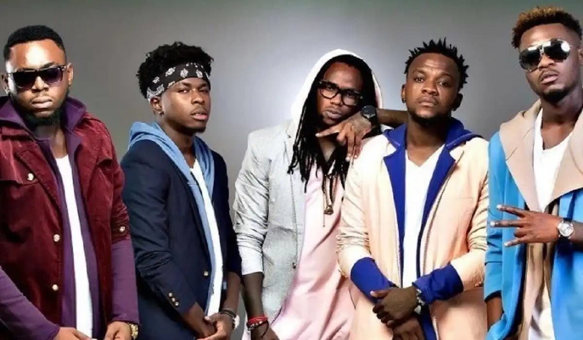 Kiff No Beat en concert, groupe de rap ivoirien, ambiance festive et énergique.