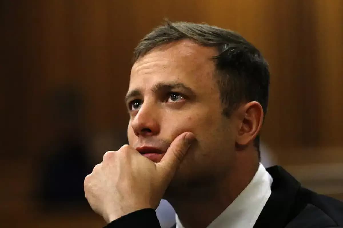 Oscar Pistorius lors d'une compétition d'athlétisme, avec des prothèses aux jambes.
