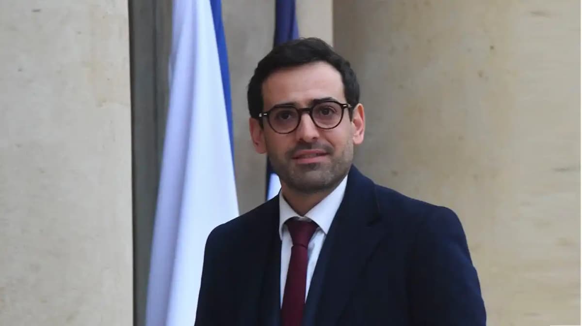 Le ministre français des Affaires étrangères confirme souffrir de dyslexie