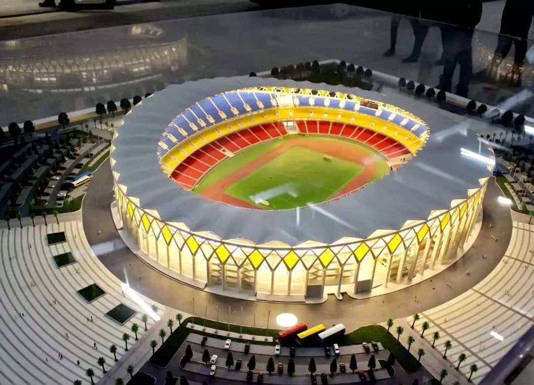Stade Ebimpé lors de la cérémonie d'ouverture de la CAN 2023, ambiance festive et supporters enjoués.