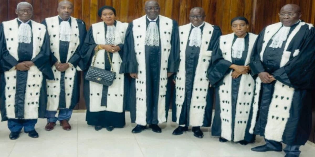 Conseil constitutionnel du Sénégal examinant la liste des candidats à la présidentielle.