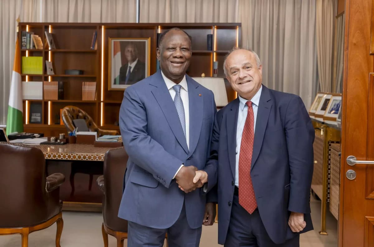 Ouattara et Bockel lors d'une rencontre diplomatique en Côte d'Ivoire.
