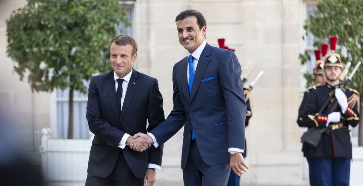 Tamim ben Hamad Al Thani et Emmanuel Macron lors d'une rencontre diplomatique en France.