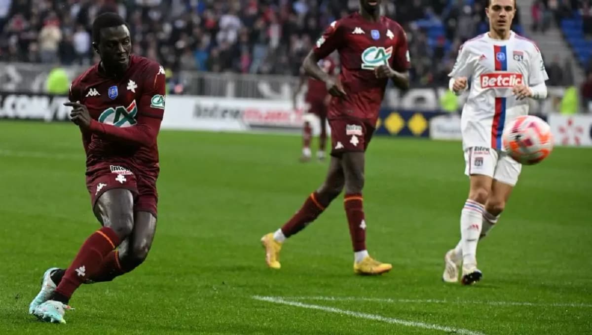 Des joueurs de Metz et de Lyon