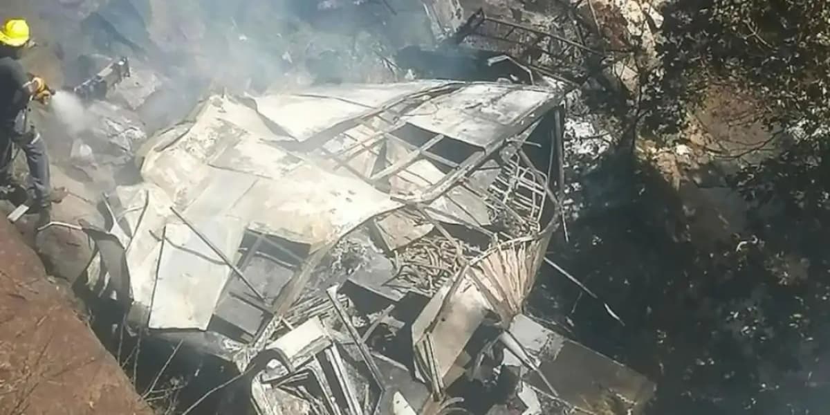 Accident de bus en Afrique du Sud, 45 victimes après une chute depuis un pont.