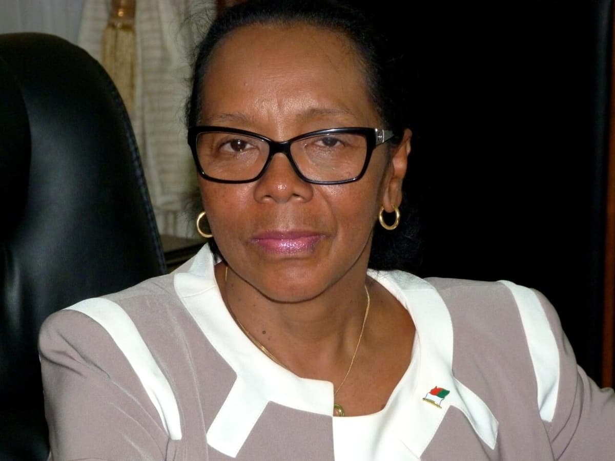 Christine Razanamahasoa, présidente du parlement de Madagascar, lors d'une conférence de presse.