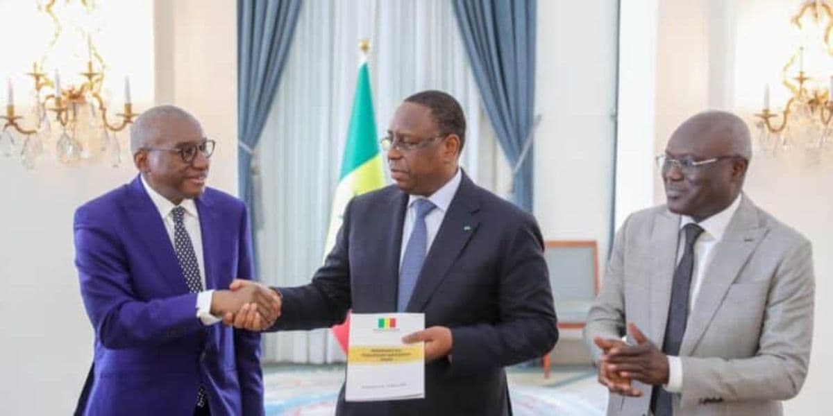 Macky Sall lors de la remise du rapport du dialogue national au Sénégal.