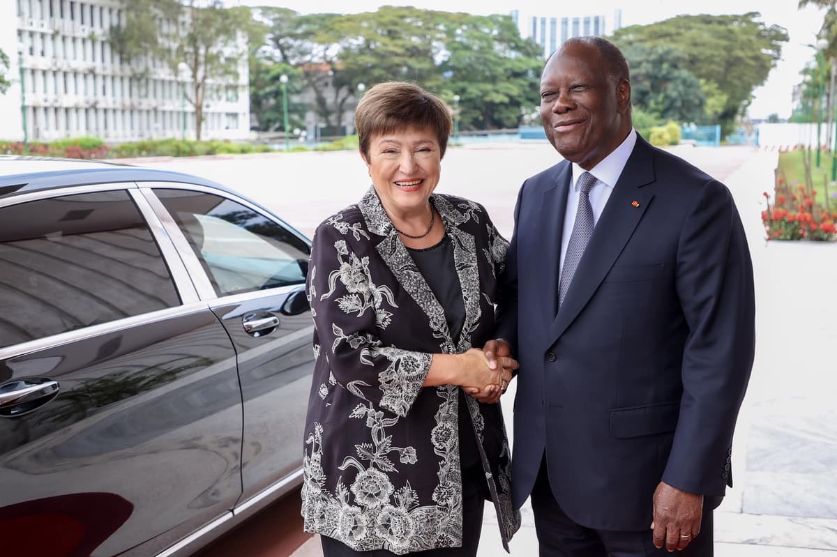 Alassane Ouattara et Kristalina Georgieva lors d'une rencontre diplomatique.