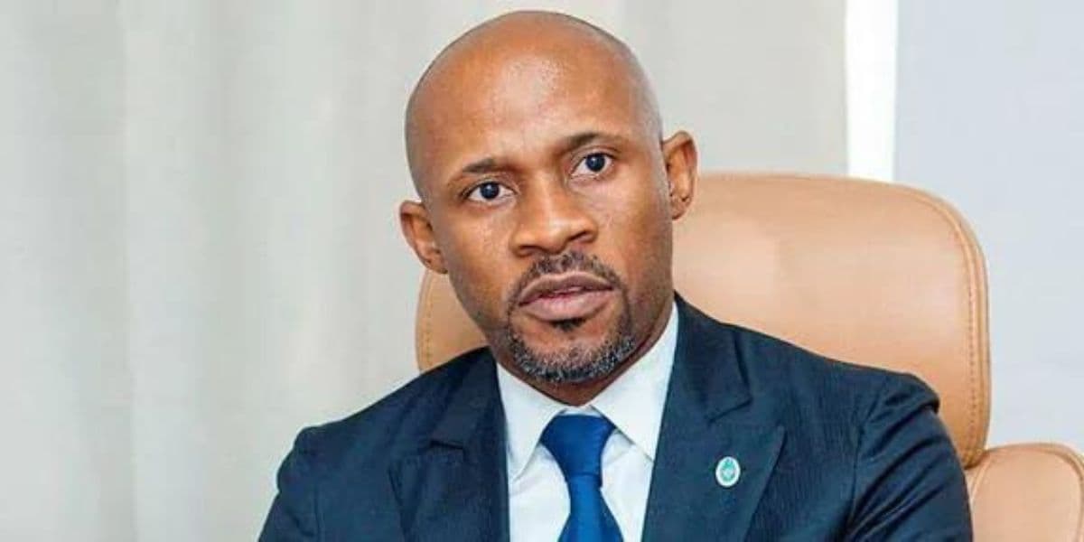 Portrait de Patrick Muyaya, ministre congolais, lors d'une conférence sur la peine de mort en RDC.