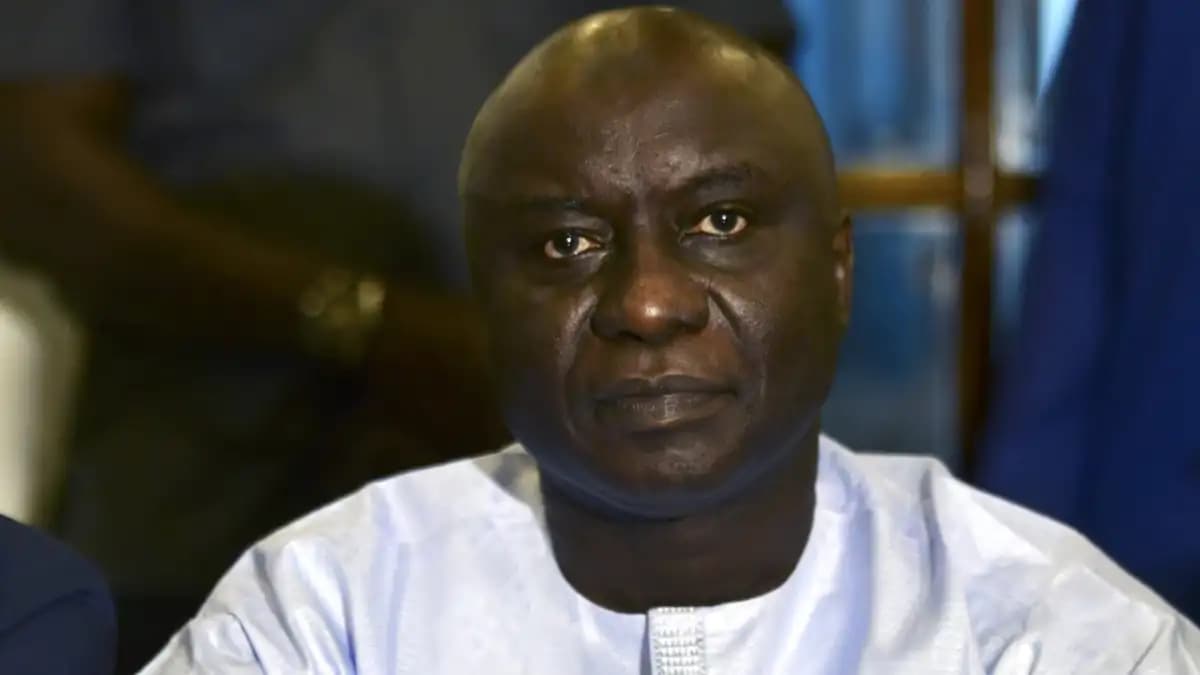 Idrissa Seck lors d'une conférence de presse après sa défaite à la présidentielle.