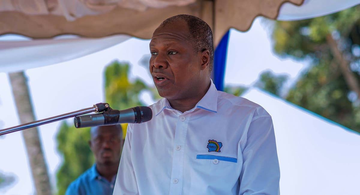 Albert Toikeusse Mabri, Ministre conseiller, lors d'une conférence de presse en Côte d'Ivoire.