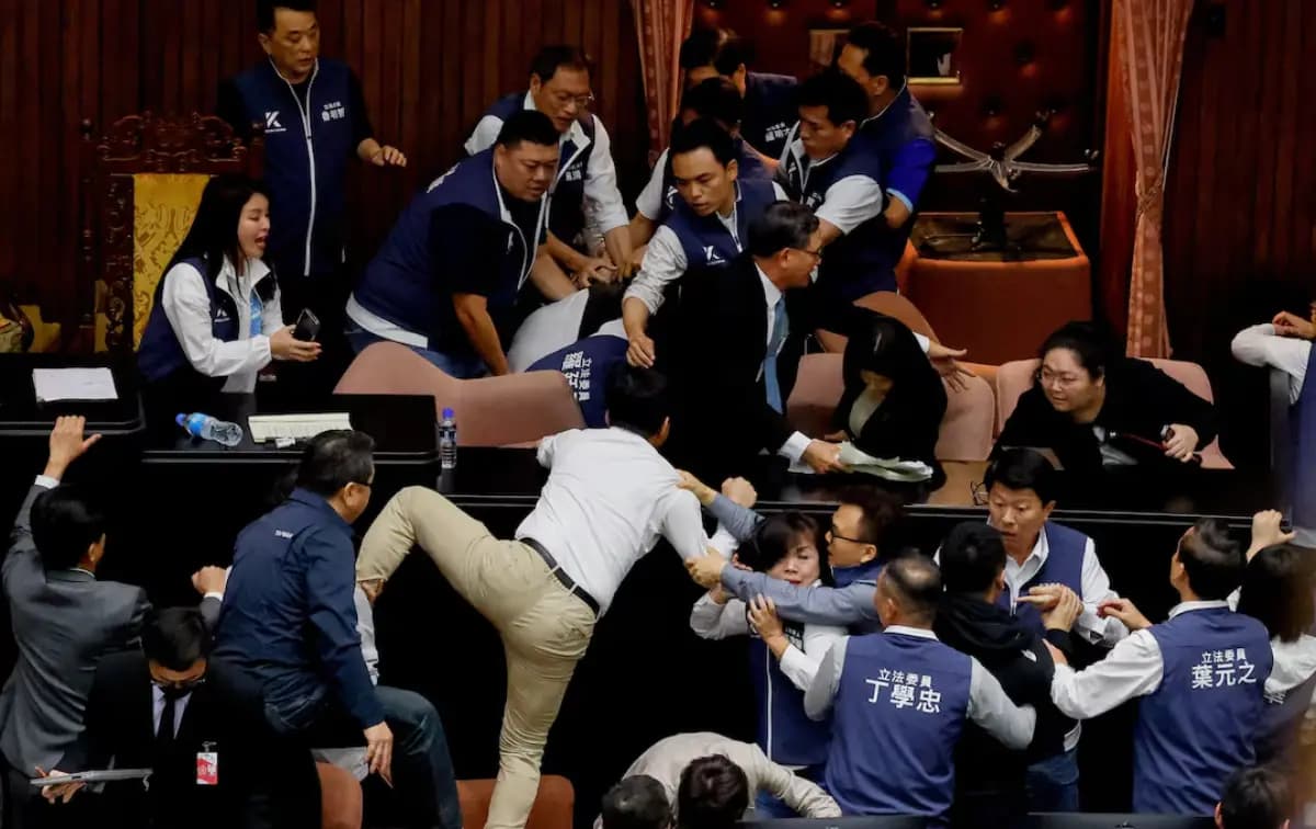 A Taà¯wan, une violente bagarre éclate entre les députés lors d’un débat houleux (vidéo)