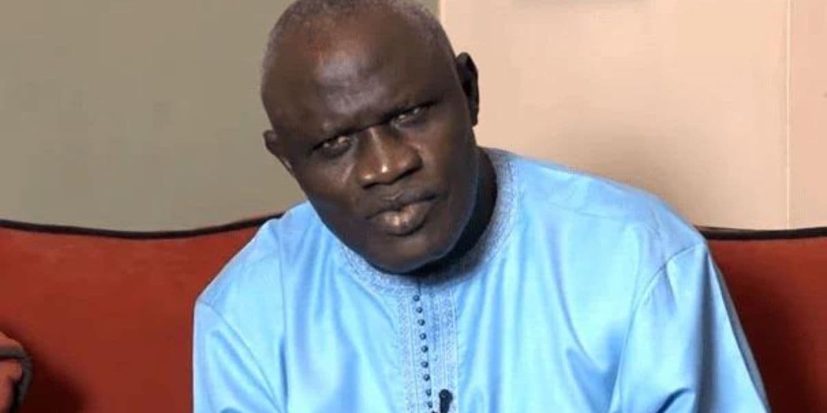 Gaston Mbengue, figure emblématique de la lutte sénégalaise, portrait en noir et blanc.